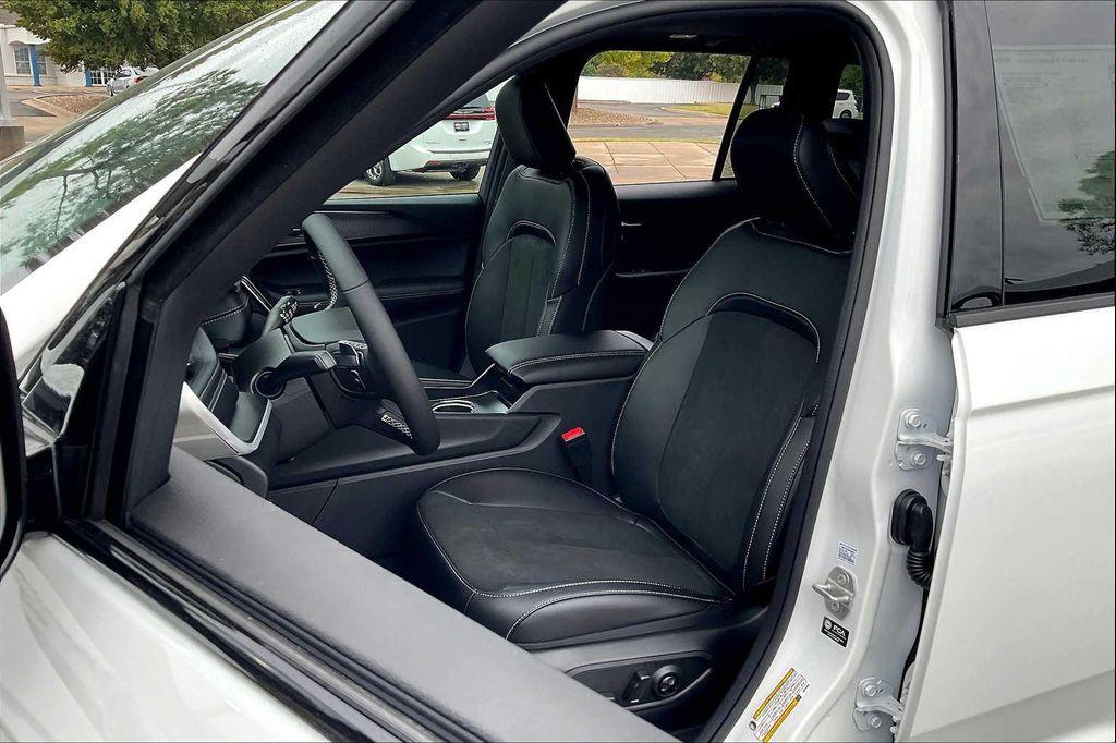 new 2025 Jeep Grand Cherokee car, priced at $43,130