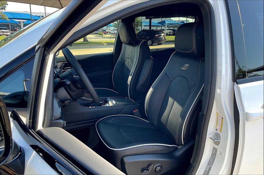 new 2026 Chrysler Pacifica car, priced at $54,999