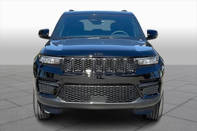 new 2025 Jeep Grand Cherokee car, priced at $44,000