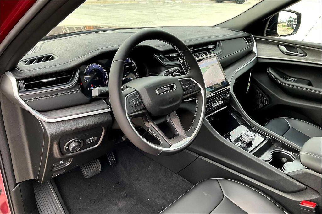 new 2025 Jeep Grand Cherokee car, priced at $47,239