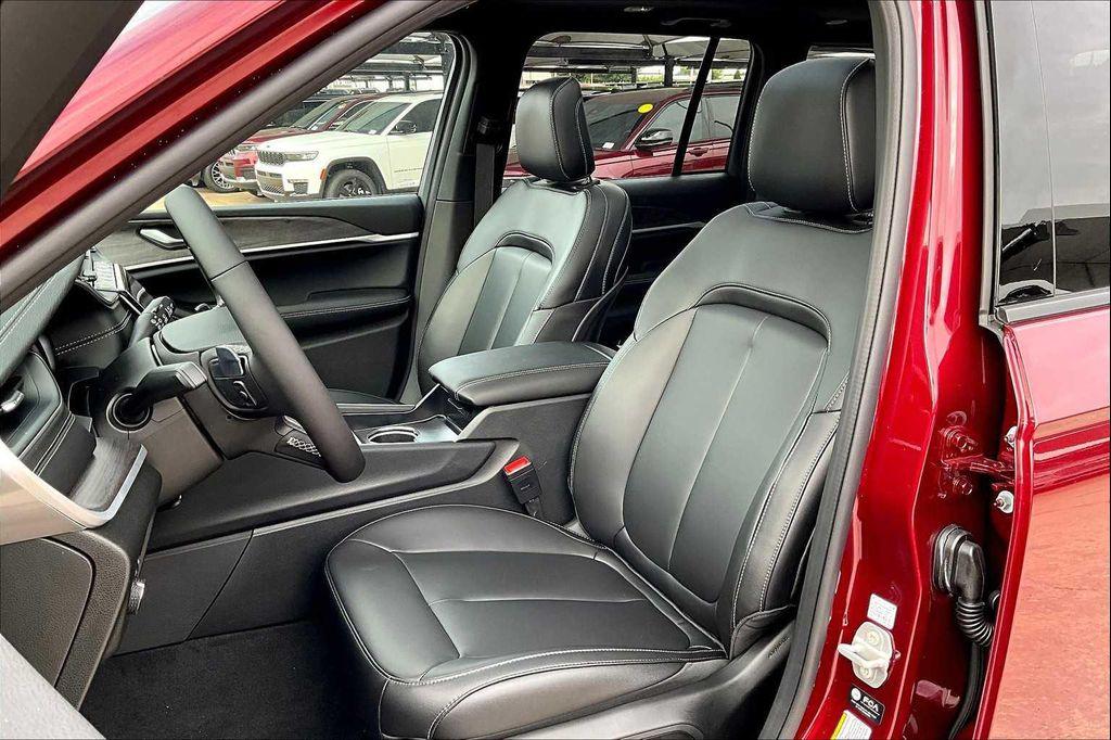 new 2025 Jeep Grand Cherokee car, priced at $47,239