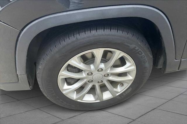 used 2019 Jeep Cherokee car, priced at $8,999