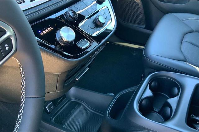 new 2025 Chrysler Pacifica car, priced at $40,445