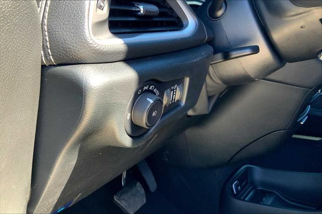 new 2025 Chrysler Pacifica car, priced at $40,445