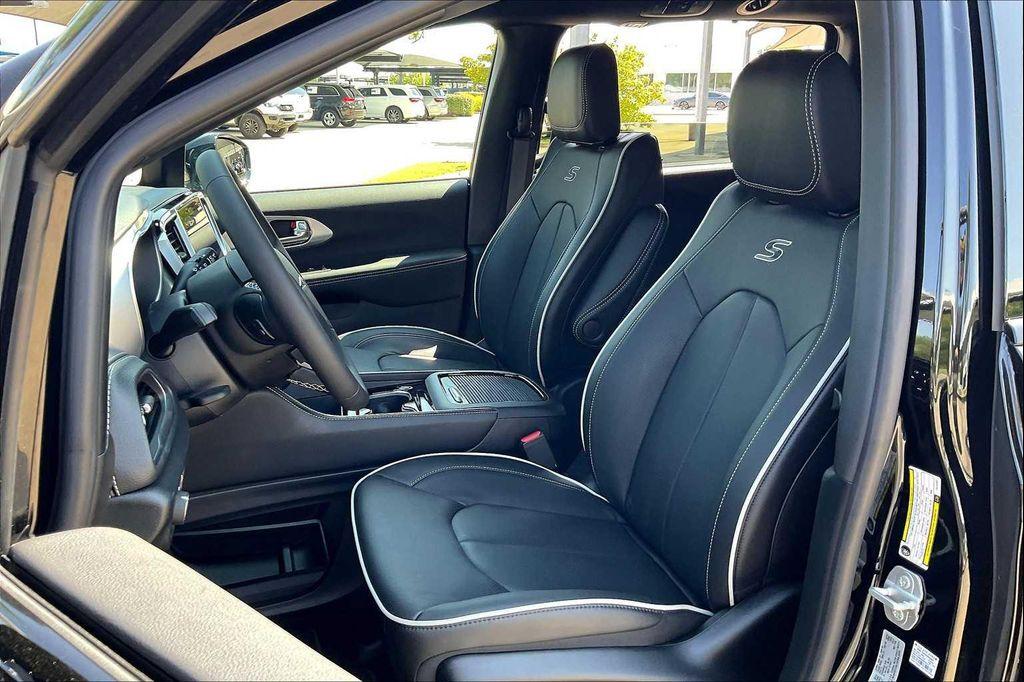 new 2026 Chrysler Pacifica car, priced at $54,999