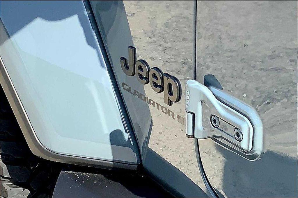new 2025 Jeep Gladiator car, priced at $44,755
