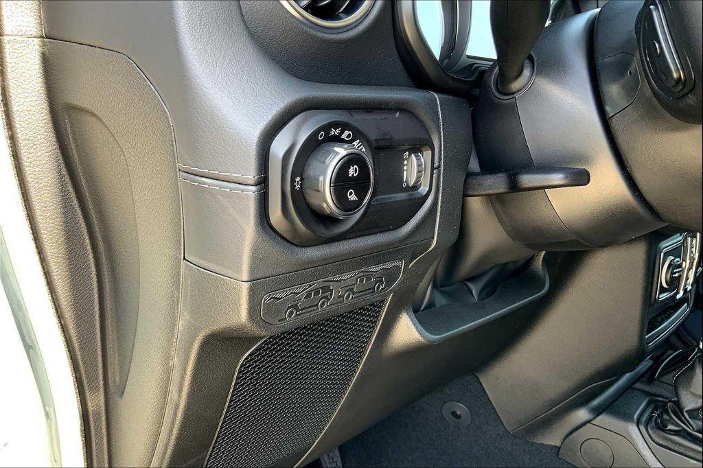 new 2025 Jeep Gladiator car, priced at $44,755