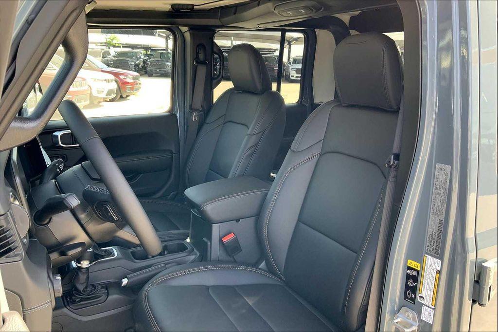new 2025 Jeep Gladiator car, priced at $44,755