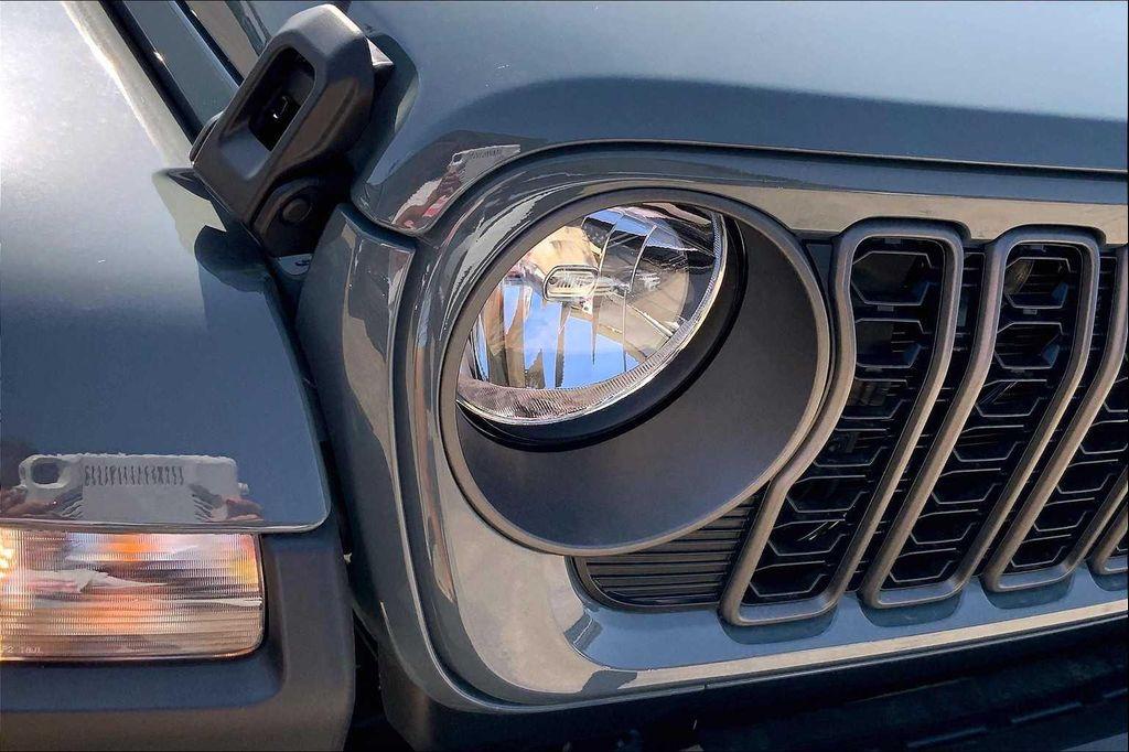 new 2025 Jeep Gladiator car, priced at $44,755