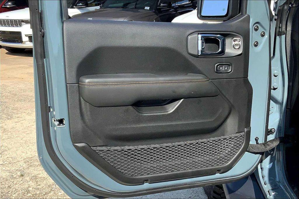 new 2025 Jeep Gladiator car, priced at $44,755