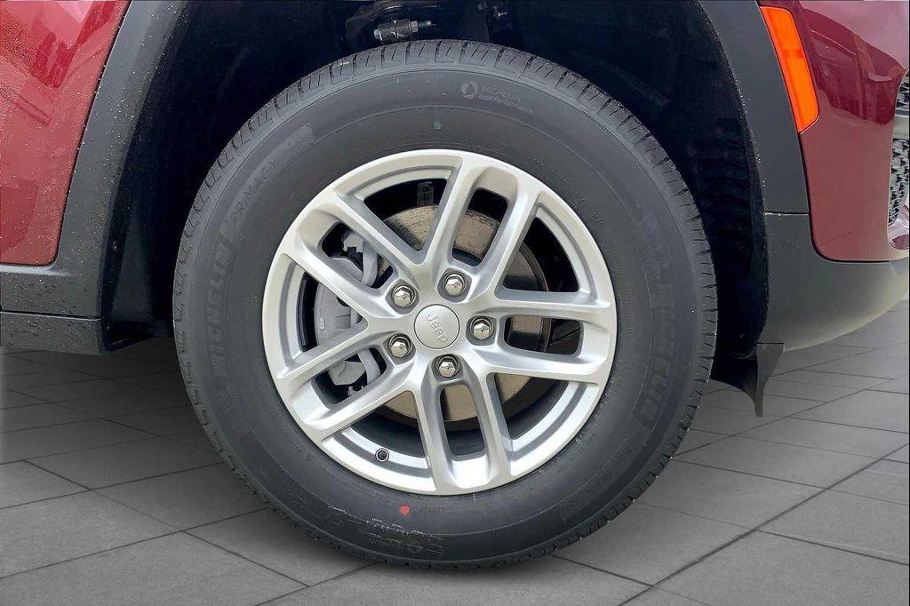 new 2025 Jeep Grand Cherokee car, priced at $37,120