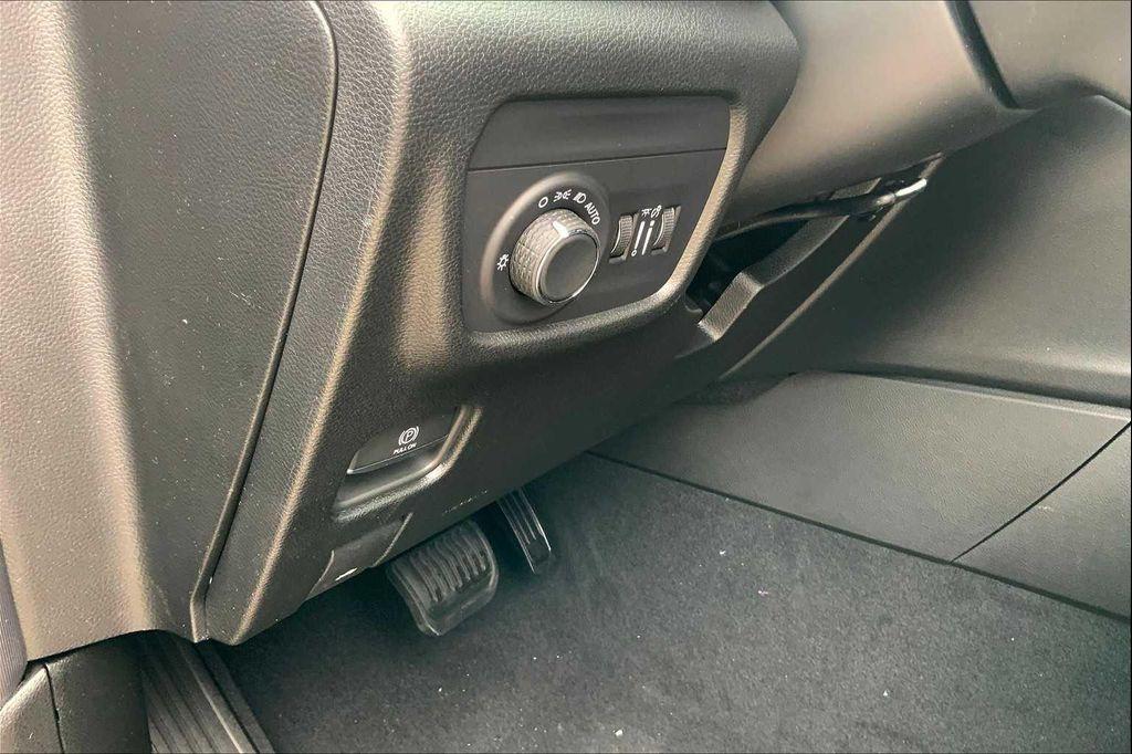 new 2025 Jeep Grand Cherokee car, priced at $37,120