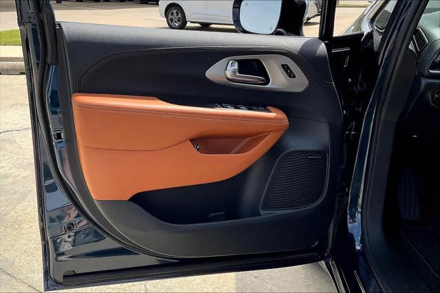 new 2025 Chrysler Pacifica car, priced at $62,275