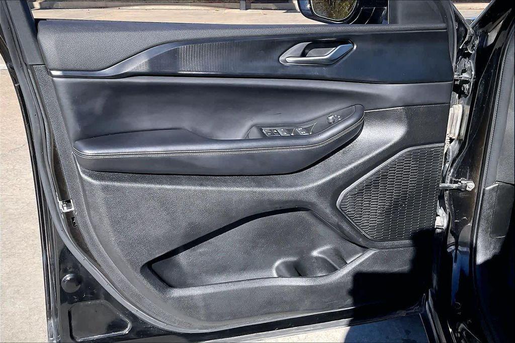 used 2024 Jeep Grand Cherokee L car, priced at $29,999