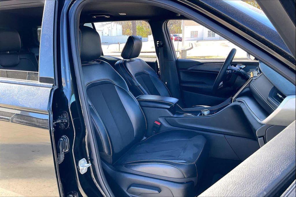 used 2024 Jeep Grand Cherokee L car, priced at $29,999