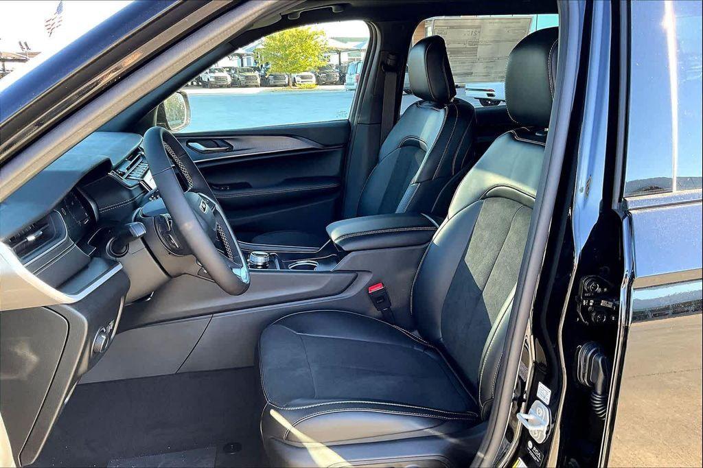 new 2025 Jeep Grand Cherokee L car, priced at $43,855