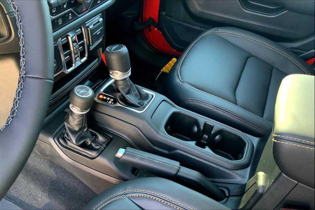 new 2025 Jeep Gladiator car, priced at $43,255