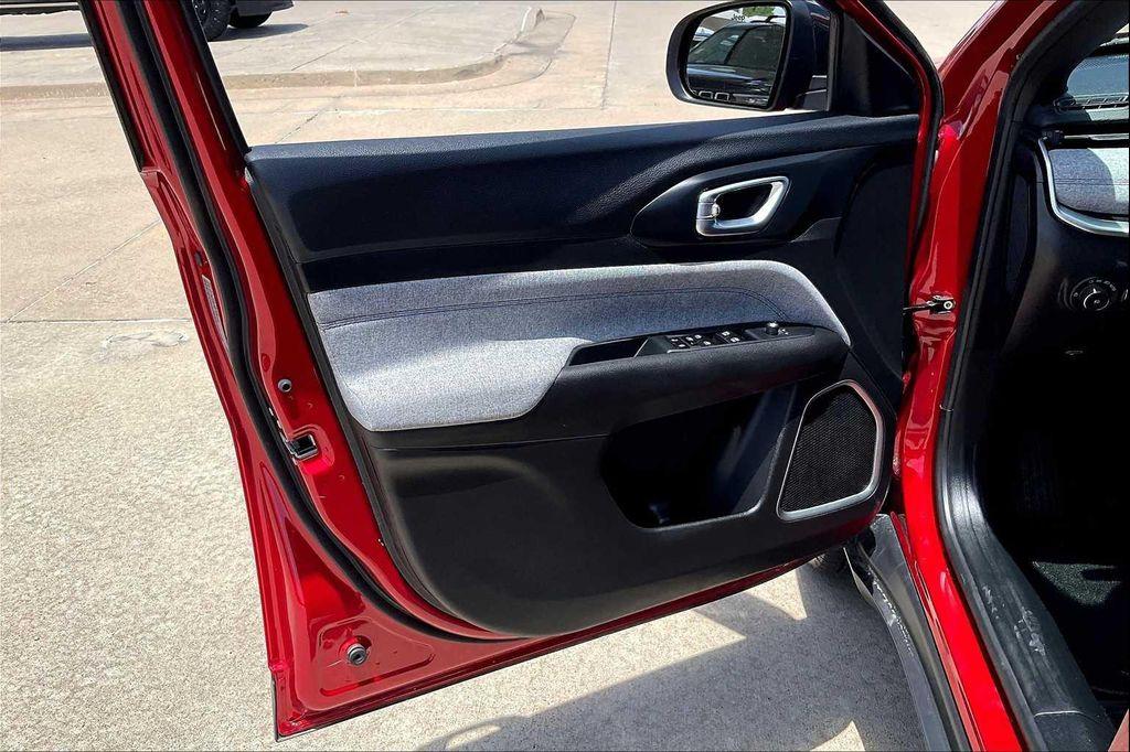 new 2025 Jeep Compass car, priced at $27,760