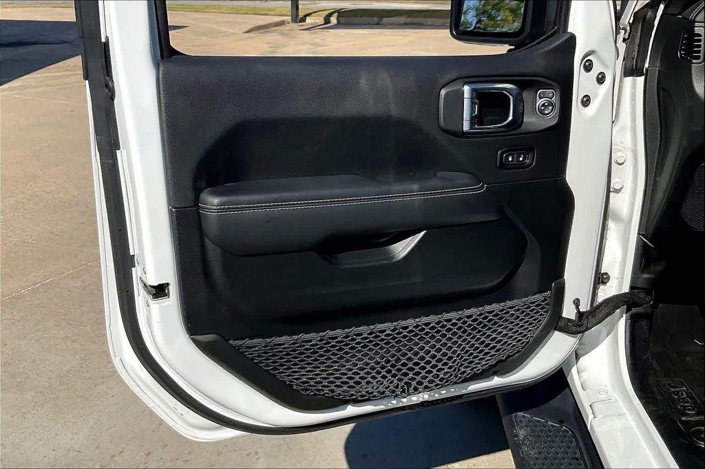 used 2022 Jeep Gladiator car, priced at $31,999