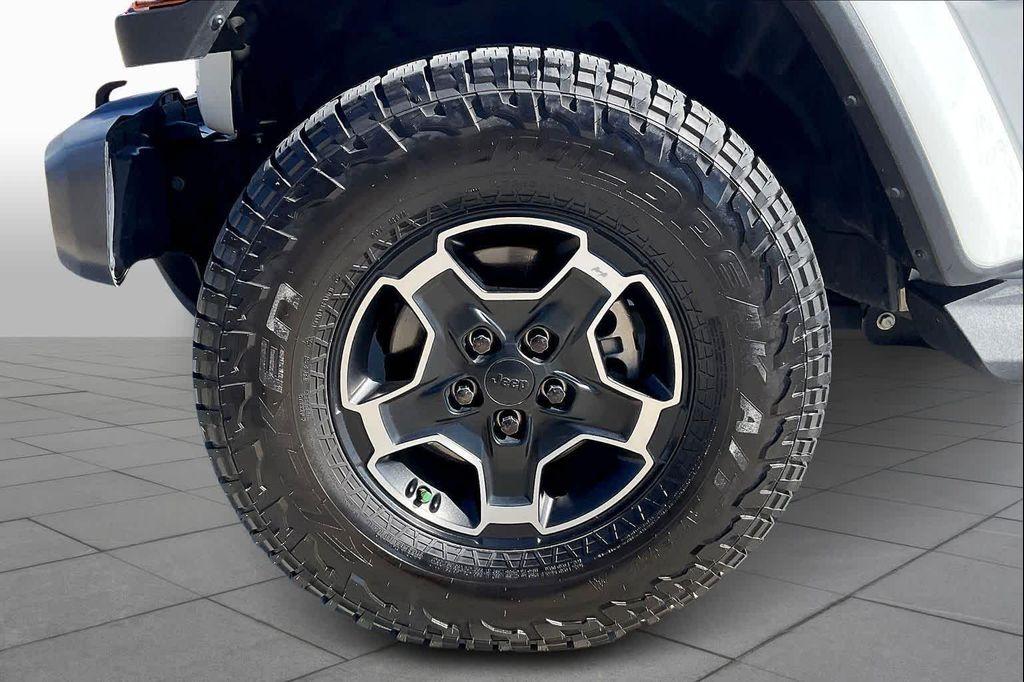 used 2022 Jeep Gladiator car, priced at $31,999