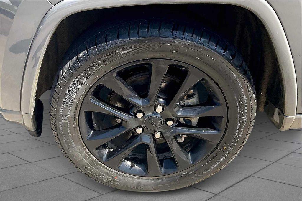 used 2020 Jeep Grand Cherokee car, priced at $19,999