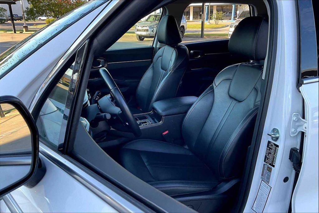 used 2024 Kia Sorento car, priced at $26,999