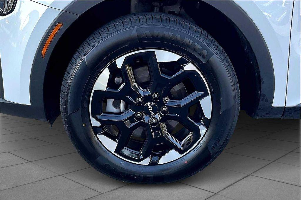 used 2024 Kia Sorento car, priced at $26,999