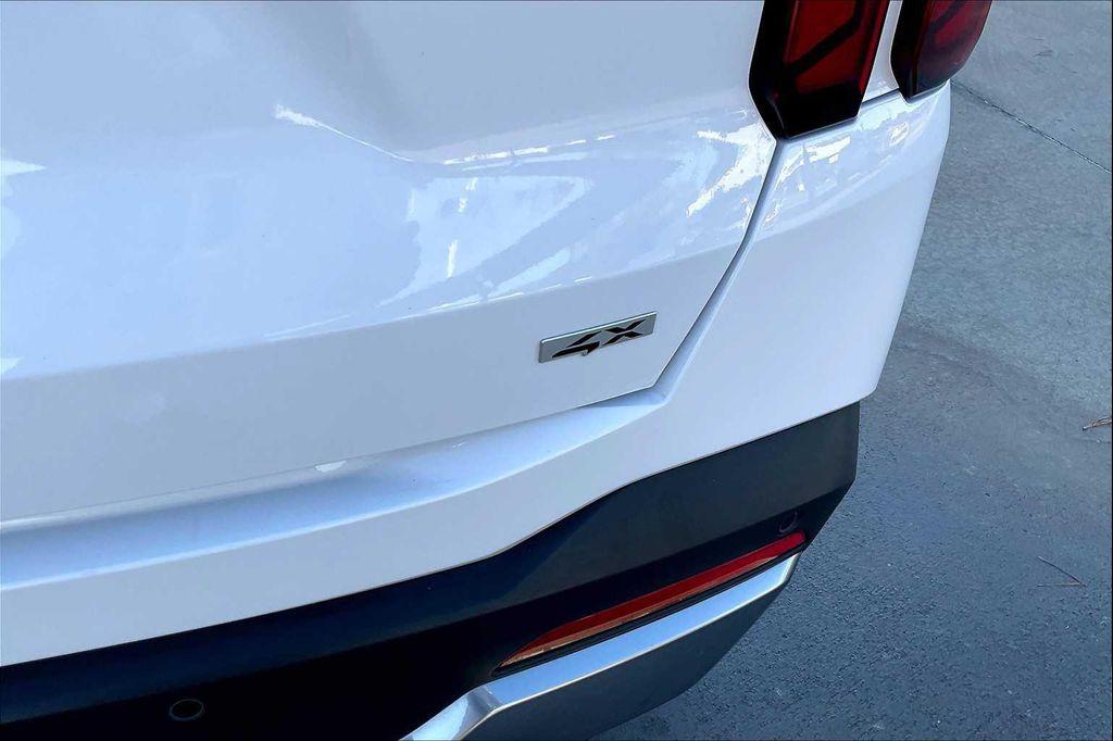 used 2024 Kia Sorento car, priced at $26,999