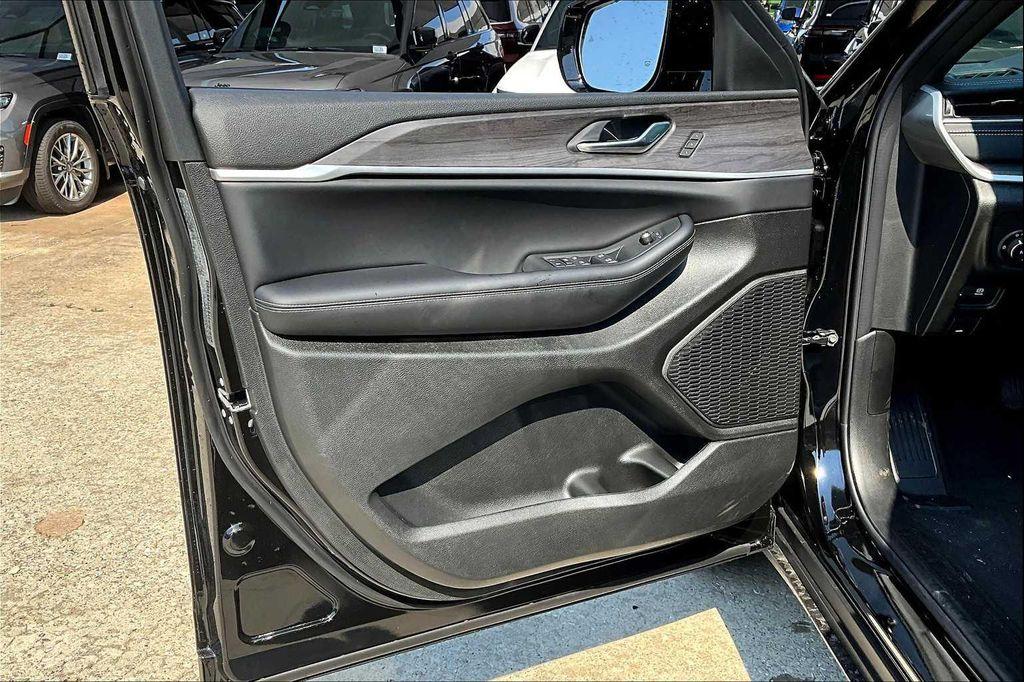 new 2025 Jeep Grand Cherokee L car, priced at $49,999