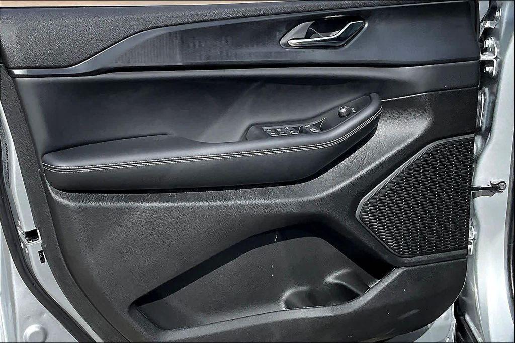 new 2025 Jeep Grand Cherokee L car, priced at $42,915