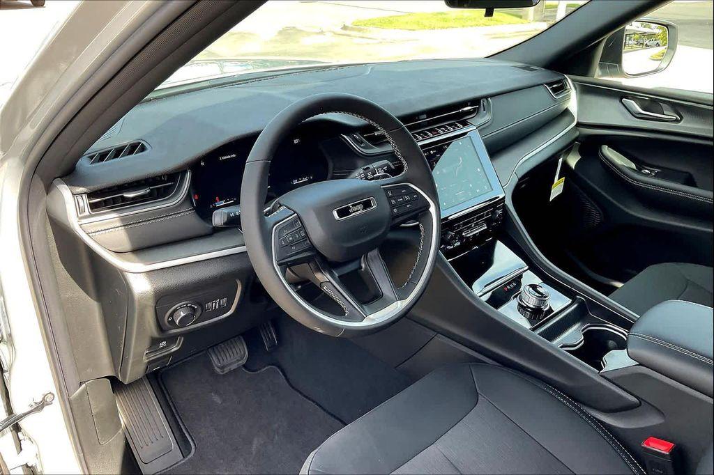 new 2025 Jeep Grand Cherokee L car, priced at $42,915