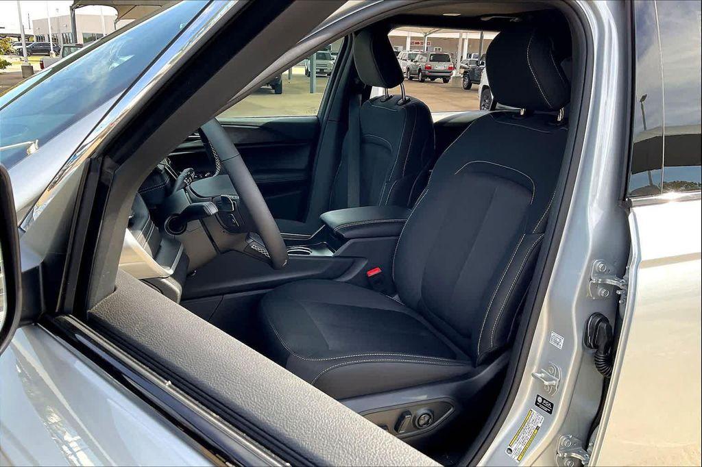 new 2025 Jeep Grand Cherokee L car, priced at $42,915