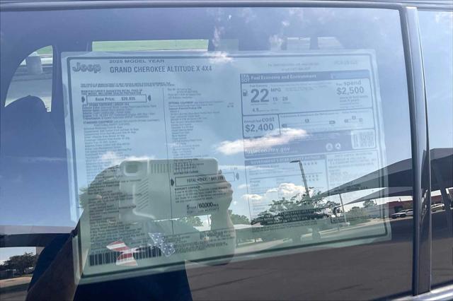 new 2025 Jeep Grand Cherokee car, priced at $44,725