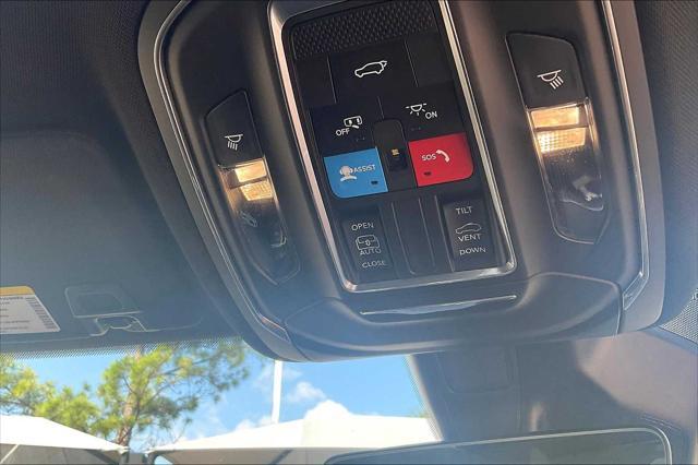 new 2025 Jeep Grand Cherokee car, priced at $44,725
