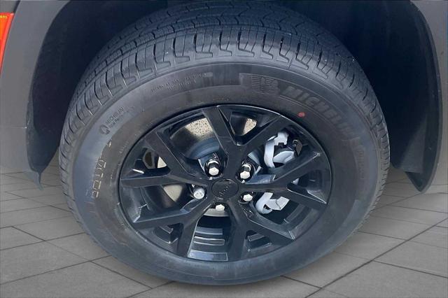 new 2025 Jeep Grand Cherokee car, priced at $44,725