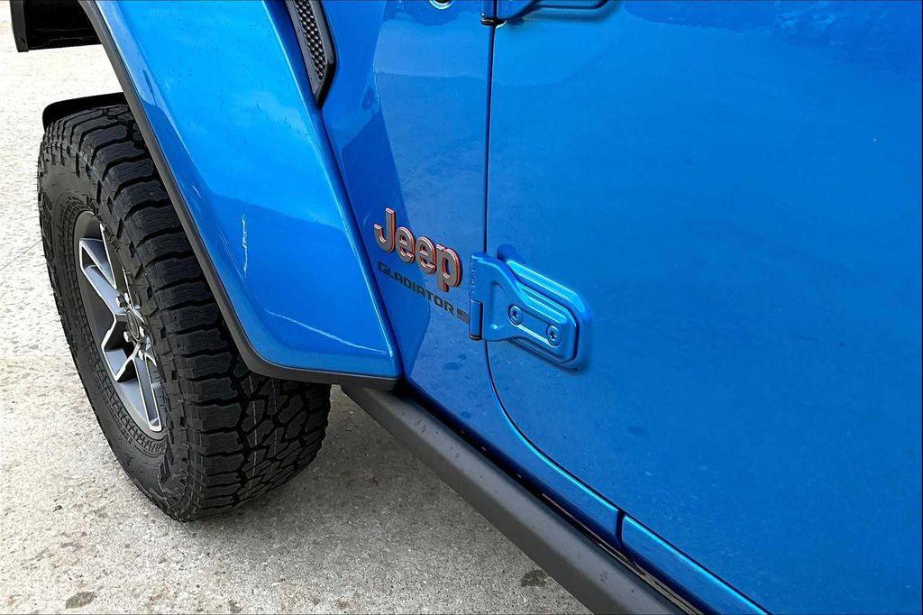 new 2025 Jeep Gladiator car, priced at $52,867