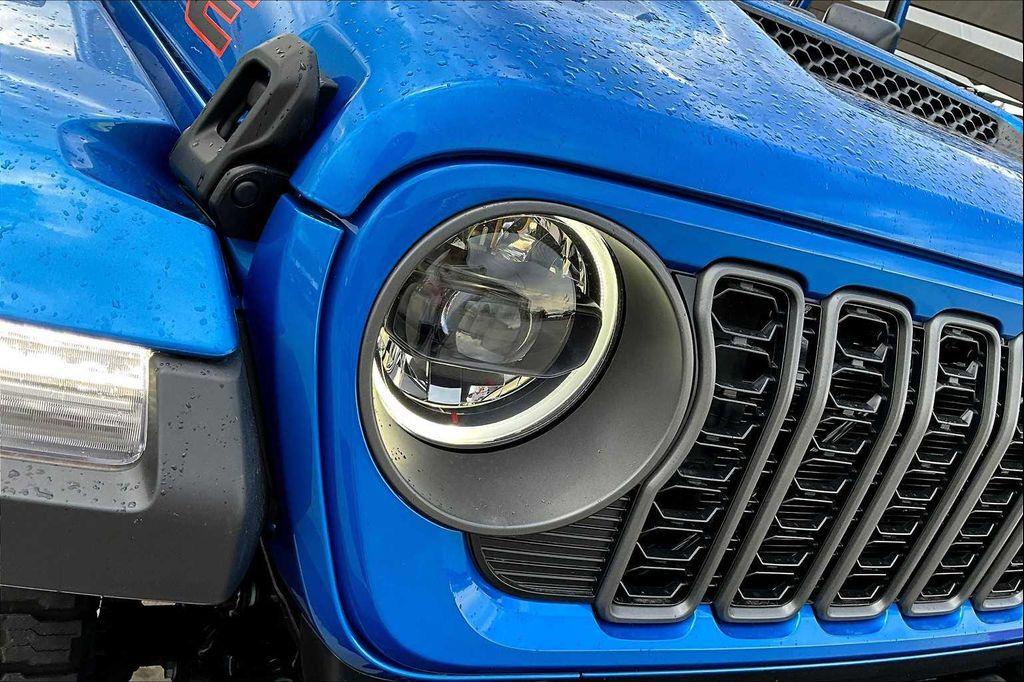 new 2025 Jeep Gladiator car, priced at $52,867