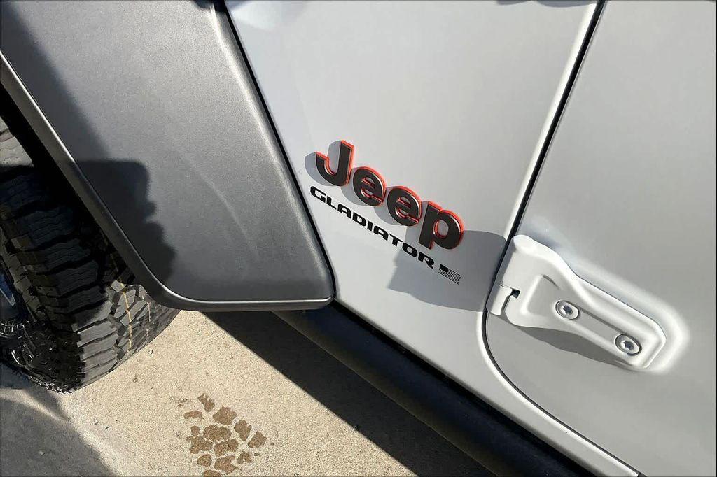 new 2026 Jeep Gladiator car, priced at $57,999