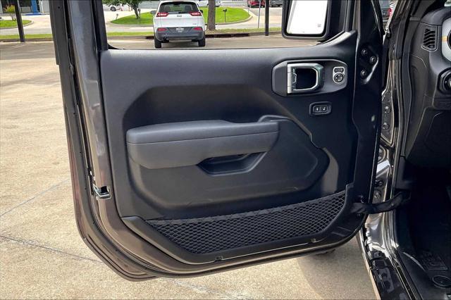 new 2025 Jeep Gladiator car, priced at $51,745