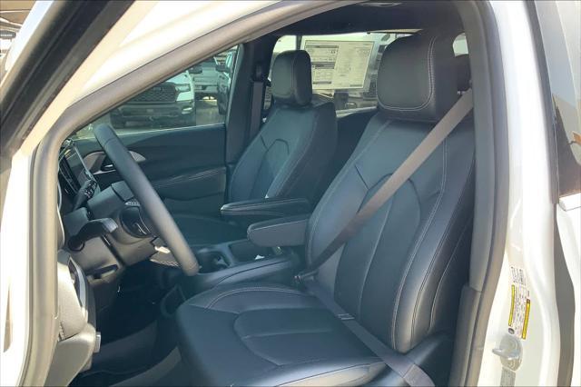 new 2025 Chrysler Pacifica car, priced at $40,445