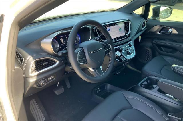 new 2025 Chrysler Pacifica car, priced at $40,445