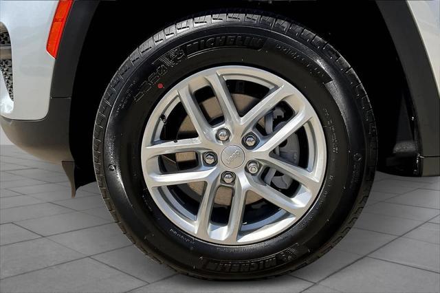 new 2025 Jeep Grand Cherokee car, priced at $40,999