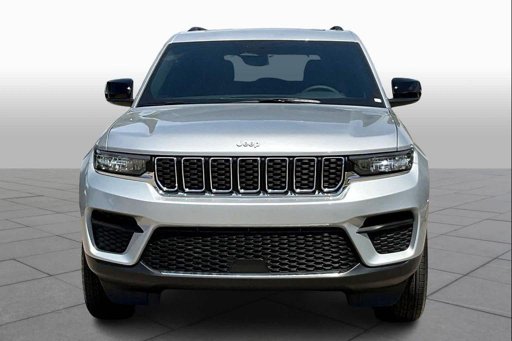 new 2025 Jeep Grand Cherokee car, priced at $40,670