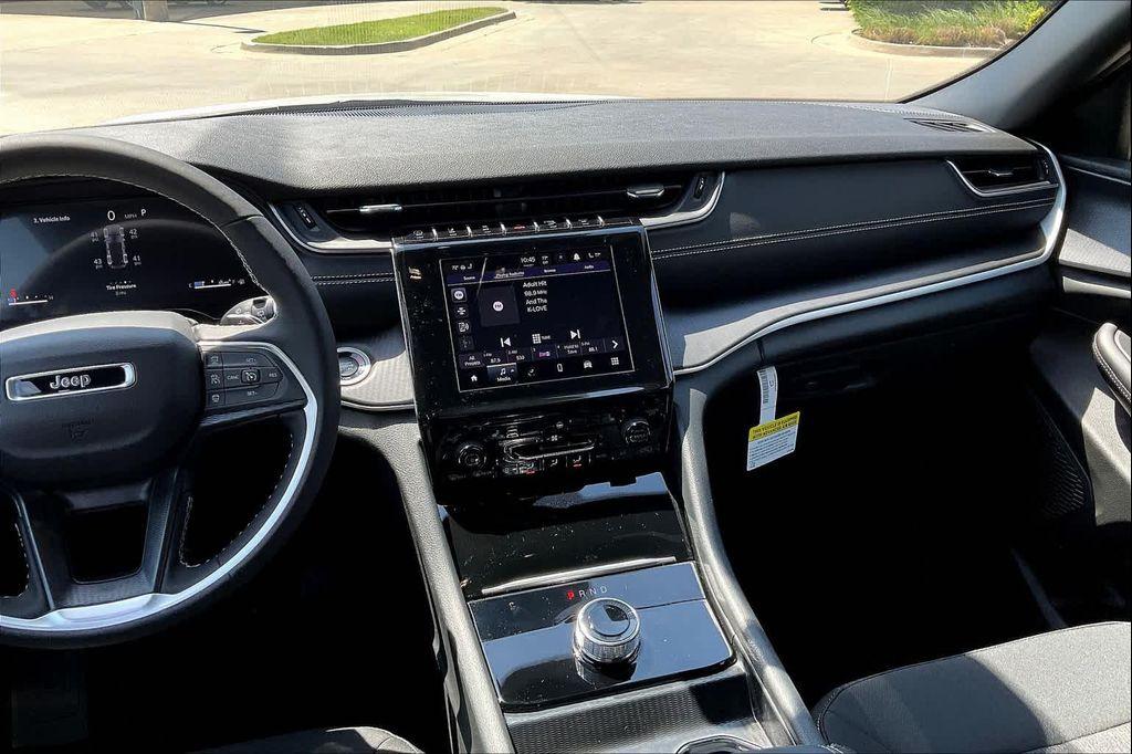 new 2025 Jeep Grand Cherokee car, priced at $40,670