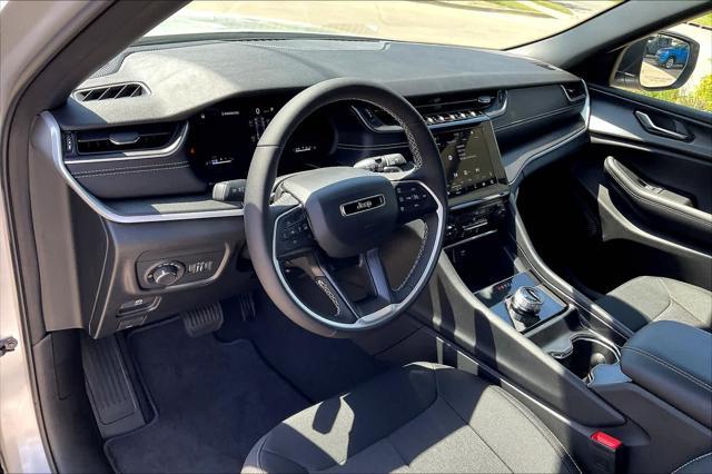 new 2025 Jeep Grand Cherokee car, priced at $40,999
