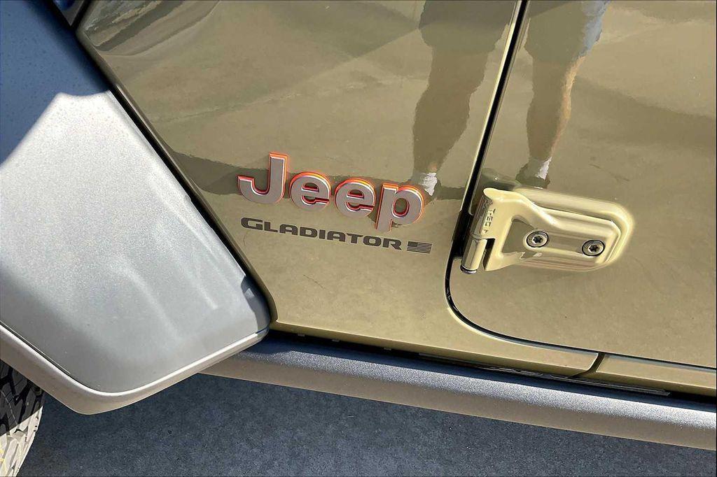 new 2025 Jeep Gladiator car, priced at $55,220