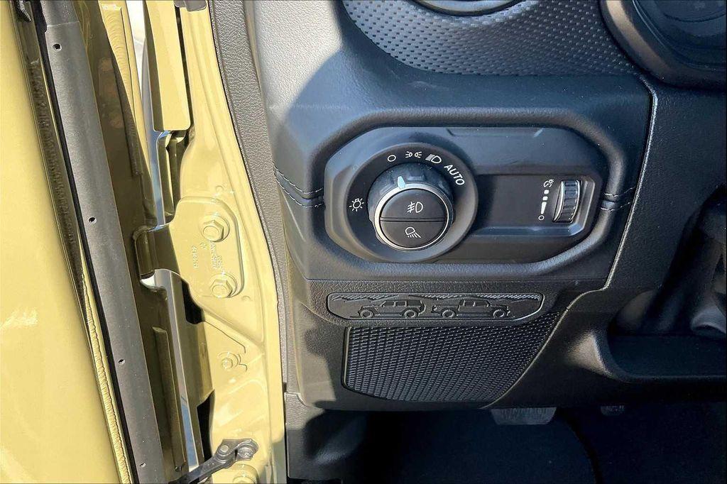 new 2025 Jeep Gladiator car, priced at $55,220