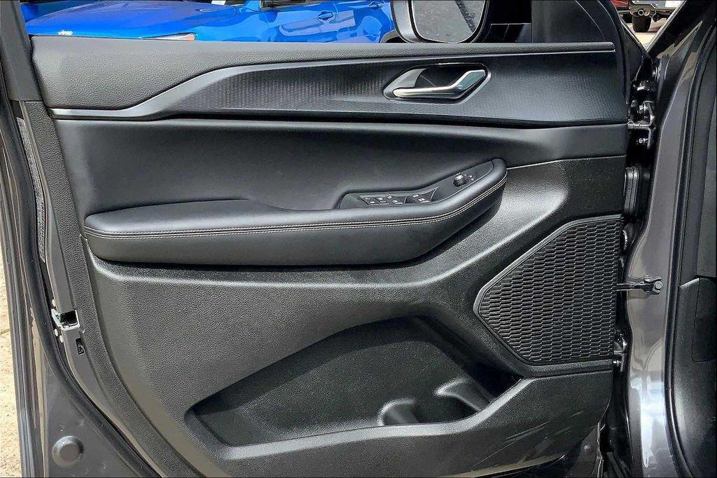 new 2025 Jeep Grand Cherokee L car, priced at $37,325