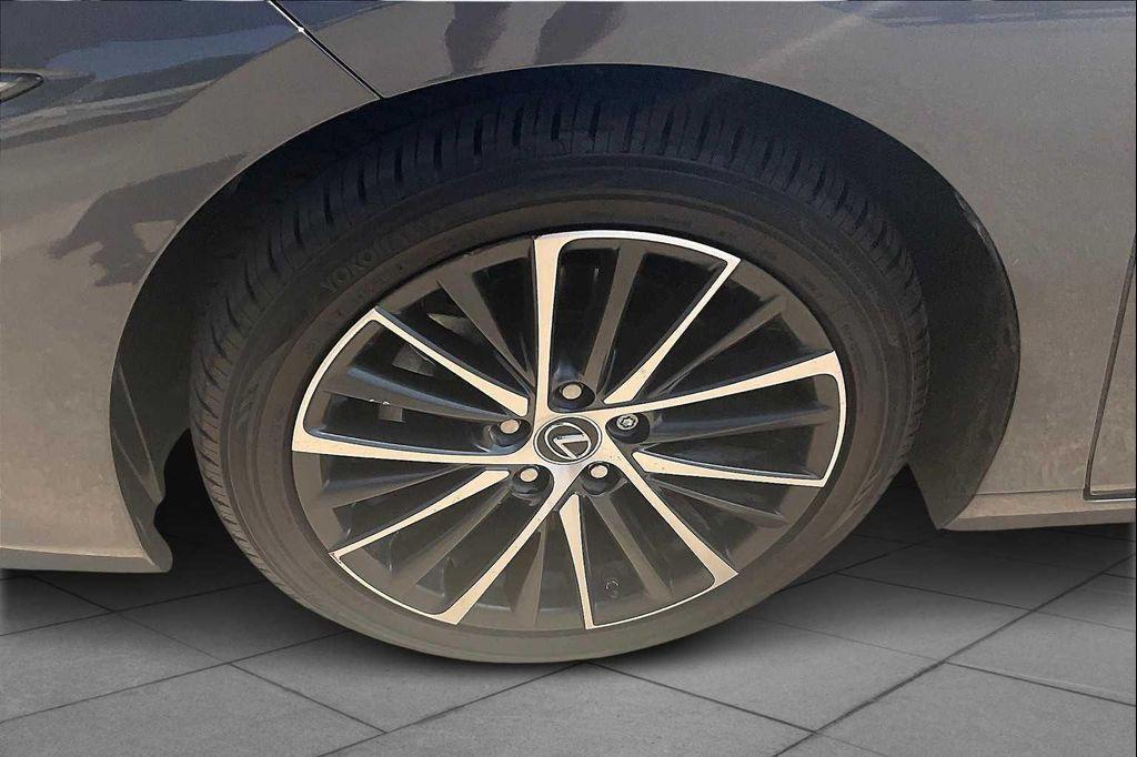 used 2022 Lexus ES 350 car, priced at $27,999