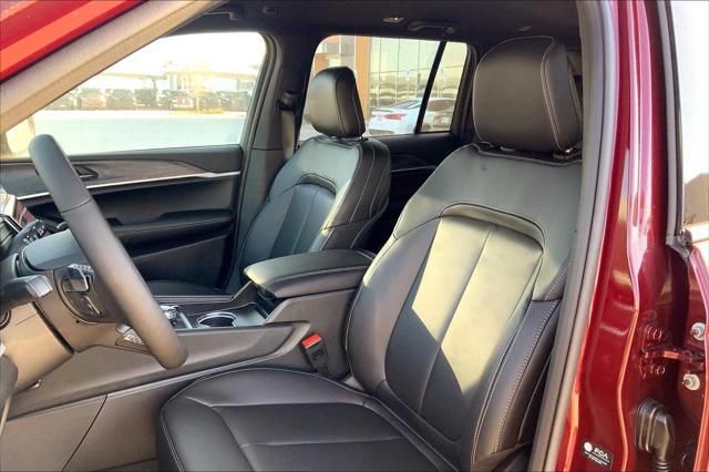 new 2025 Jeep Grand Cherokee car, priced at $42,295